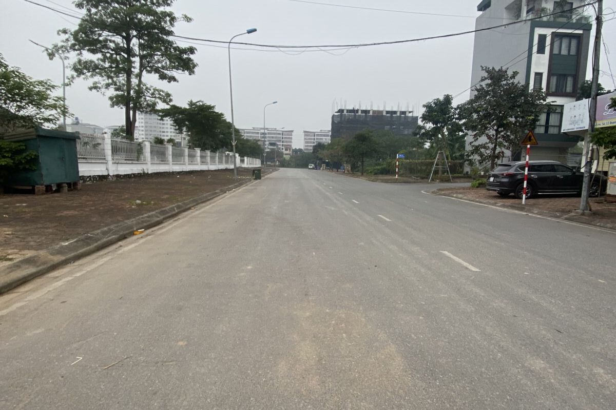 Bán nhà mặt phố Nguyễn Mậu tài gia lâm diện tích 98m2 3 mặt tiền