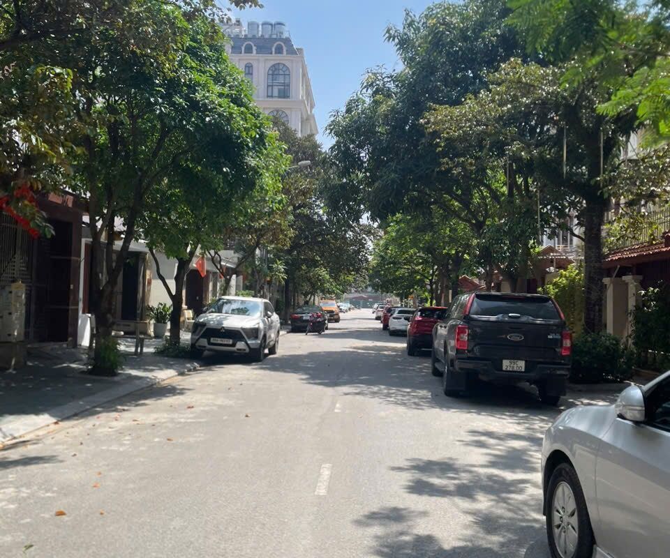 bán nhà 3 tầng trung tâm trâu quỳ gia lâm kinh doanh dòng tiền ổn định