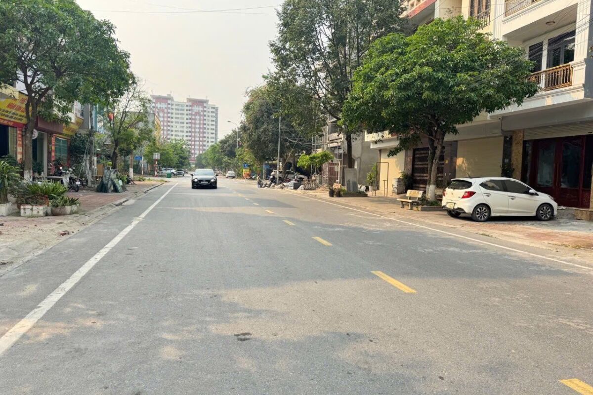 Bán lô 81m mặt hoàng văn thụ đường 22m có vỉa hè 6m