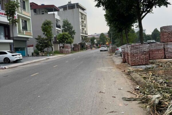 Bán 62m mặt đường Lê Văn Thịnh- đại phúc kinh doanh nhỉnh 9 tỷ