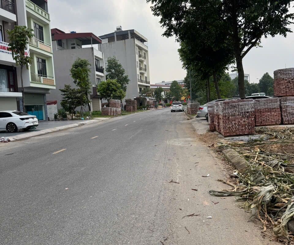 Bán 62m mặt đường Lê Văn Thịnh- đại phúc kinh doanh nhỉnh 9 tỷ