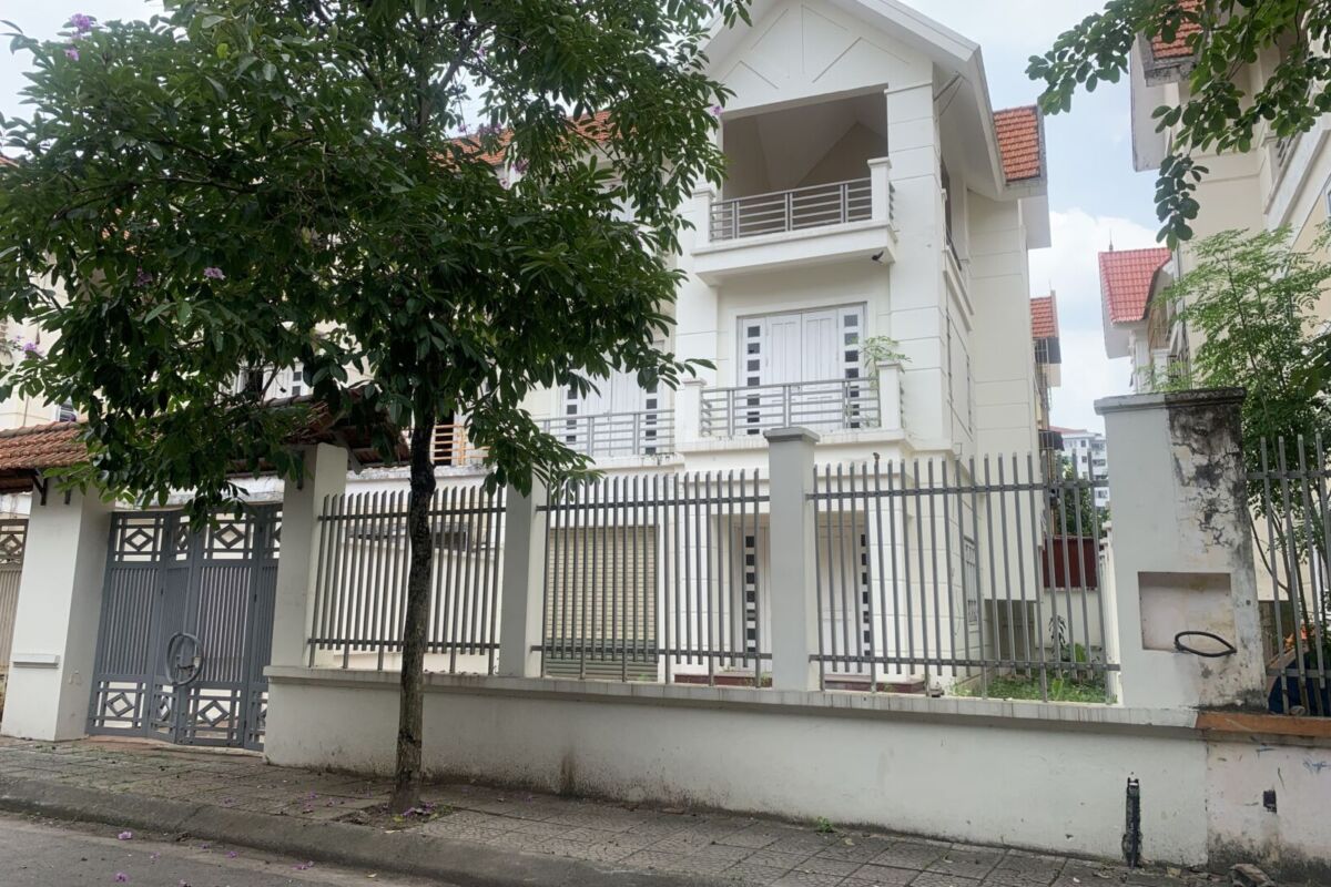 Cho thuê nhà 3.5 tầng DT: 230m2 KĐT đặng xá gia lâm .