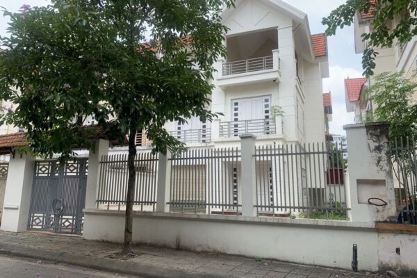 Cho thuê nhà 3.5 tầng DT: 230m2 KĐT đặng xá gia lâm .