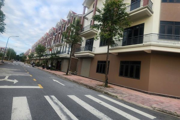 Nhà 3 tầng dự án vạn an lô góc 99m mặt 6m hơn 7 tỷ