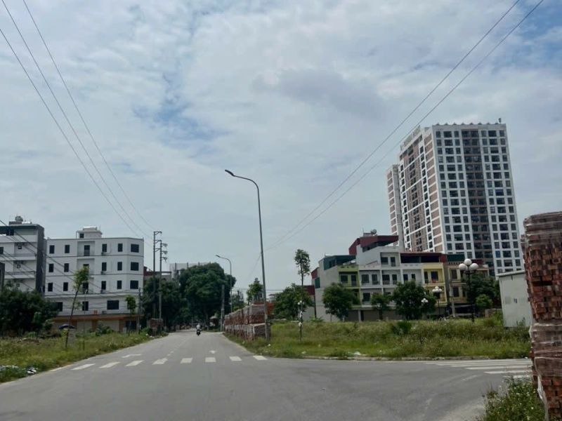 Tái định cư khắc niệm 2 view vườn hoa , làn 2 quốc lộ 38 , diện tích 100m mặt 5m