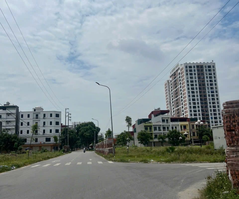 Tái định cư khắc niệm 2 view vườn hoa , làn 2 quốc lộ 38 , diện tích 100m mặt 5m
