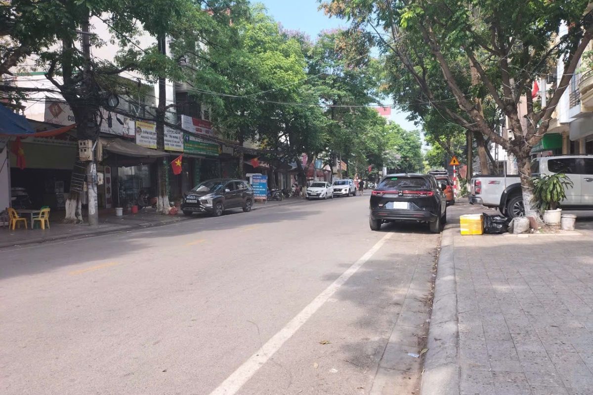 Mặt Hồ Ngọc Lân đang kinh doanh 140m mặt 8m cho thuê dòng tiền hàng hiếm