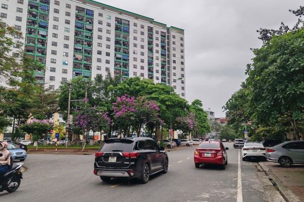 Bán trong tuần 81m mặt 4,5m đường 22m có vỉa hè 6m mặt Hoàng Văn Thụ nhỉnh 8 tỷ