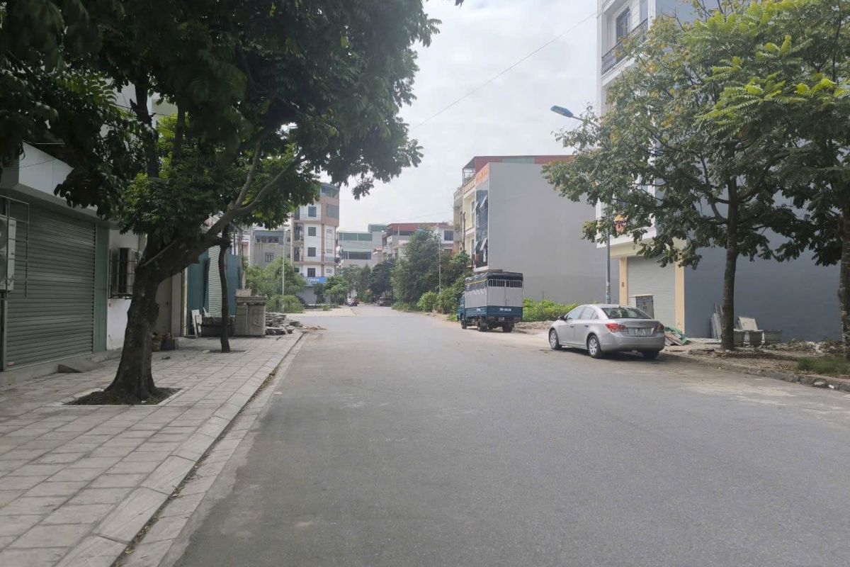 Bán đất trung tâm trâu quỳ gia lâm 136m2 view vườn hoa