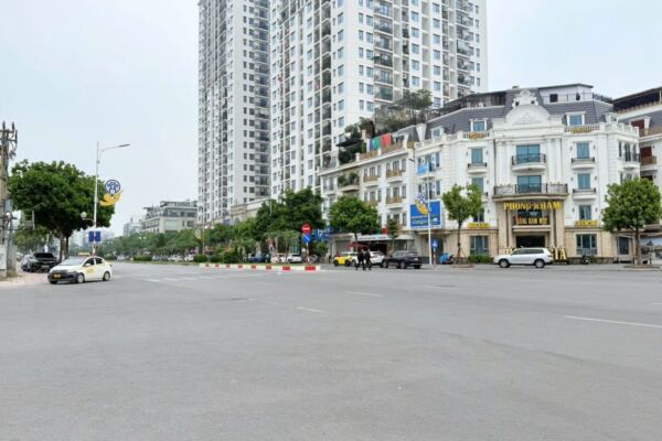 Cho thuê mặt phố thành trung gia lâm 192m2 mặt tiền 11m xây 3.5 tầng