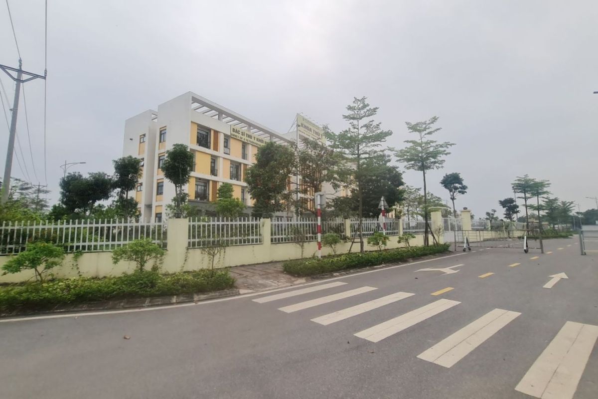 Bán gấp 136m2 nhầ 4 tầng, 2 mặt ngõ. ô tô đỗ trước cửa, phố ngô xuân quảng, giá 8.95 tỷ
