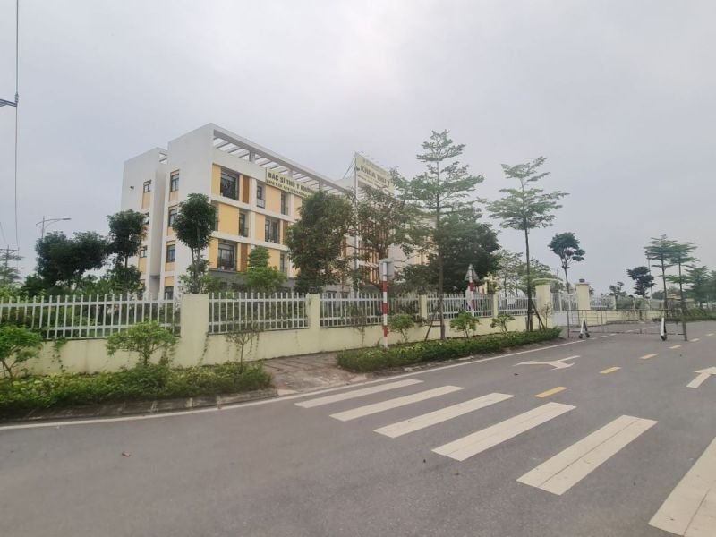 Bán gấp 136m2 nhầ 4 tầng, 2 mặt ngõ. ô tô đỗ trước cửa, phố ngô xuân quảng, giá 8.95 tỷ